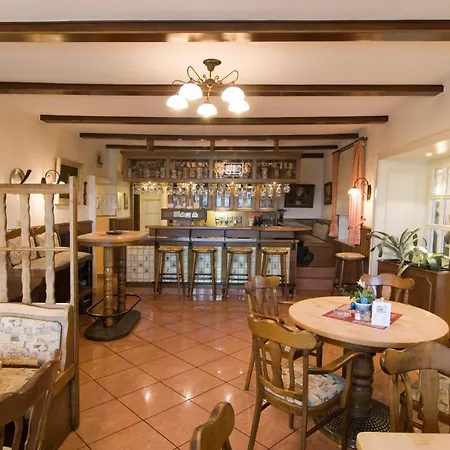 Zum Jaegerkrug Hotel 4*