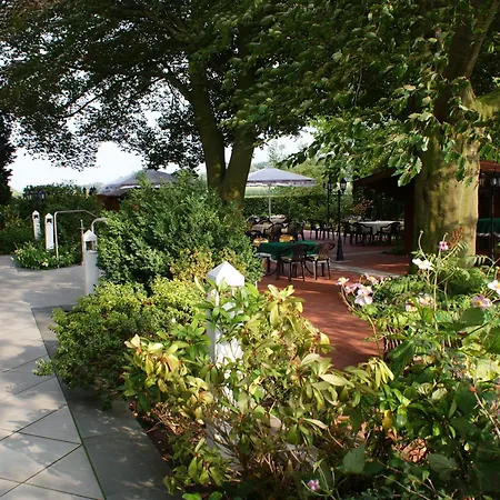 Zum Jaegerkrug Otel 4*